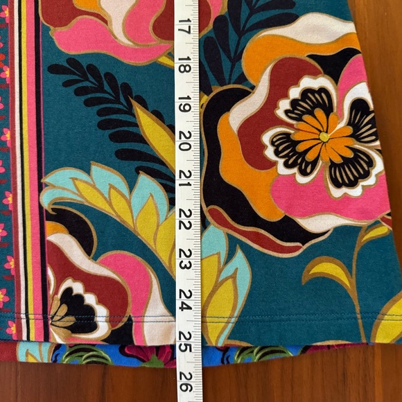 Johnny Was Promisino Favorite Short-Sleeve V-Neck Tee - Picture 5 of 9